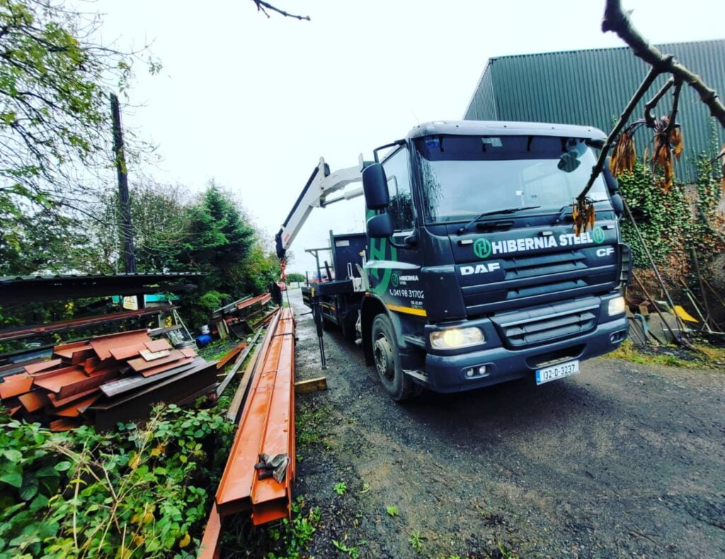 resdindetal structral steel delivery crane
